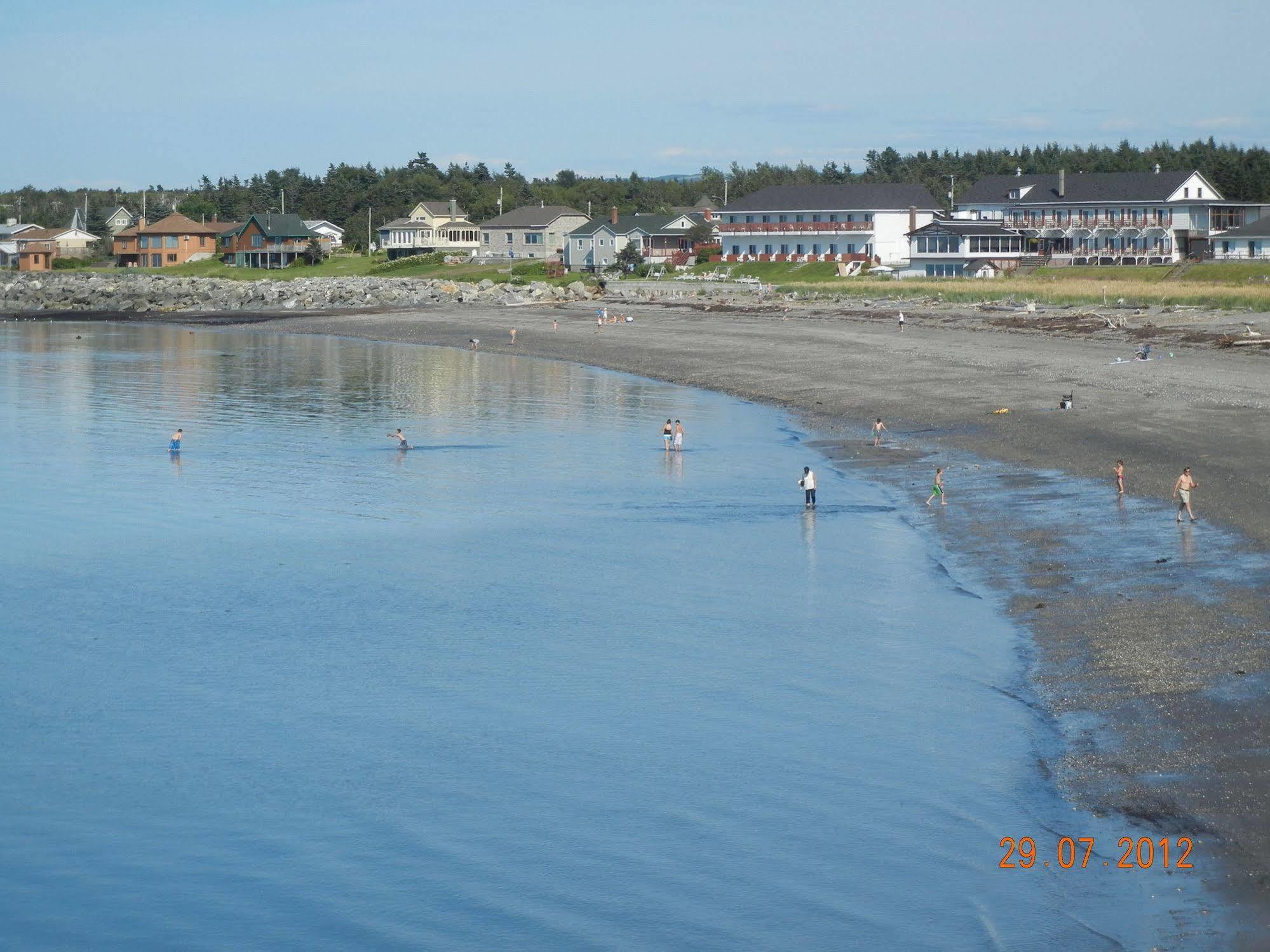 Hotel Motel Belle Plage Matane Exterior foto